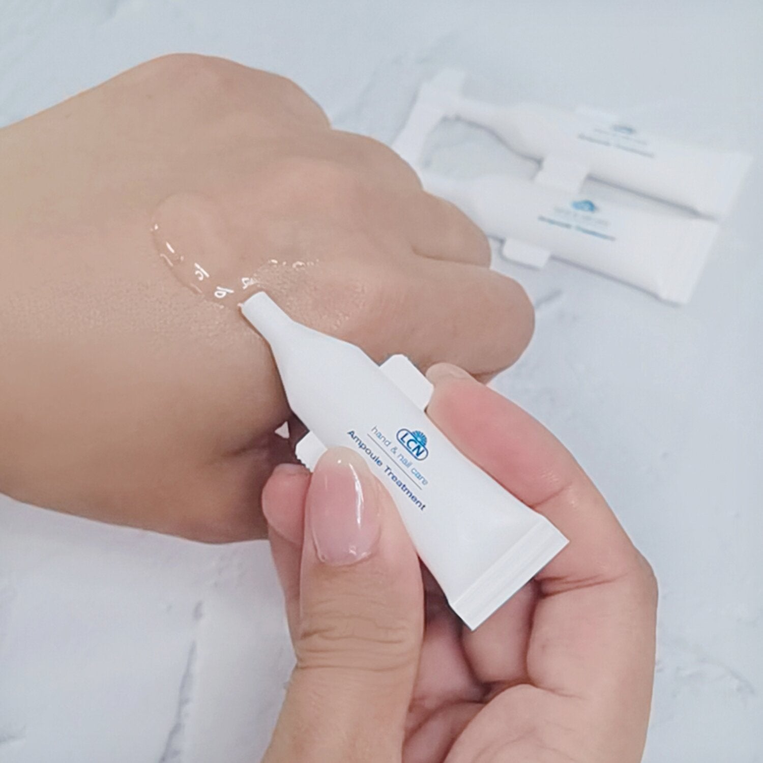 LCN Water Gel Care & Cure Nagelpflege 4 Ml - Mit Mandelöl-Pflegeperlen Für Sofort Glatte Nägel Und Nagelhaut