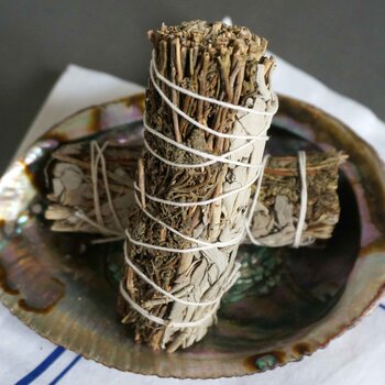 diseno Living California Mugwort With White Sage Smudge Sticks - 4" Vacuum Packed (Own Farm In California Direct Import)  Fixed Size