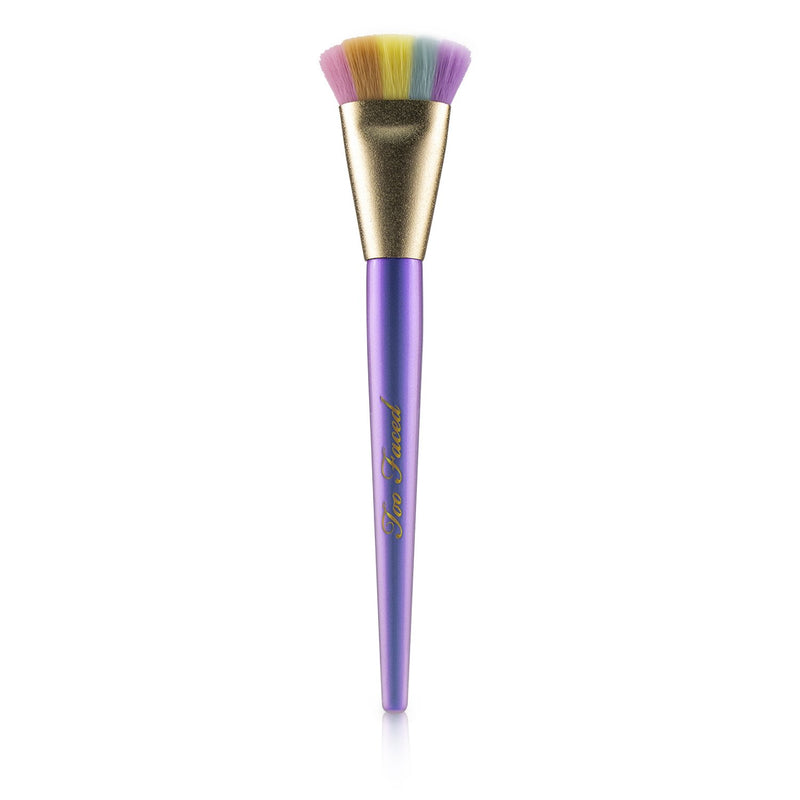 Too Faced Magic Rainbow Strobing Brush