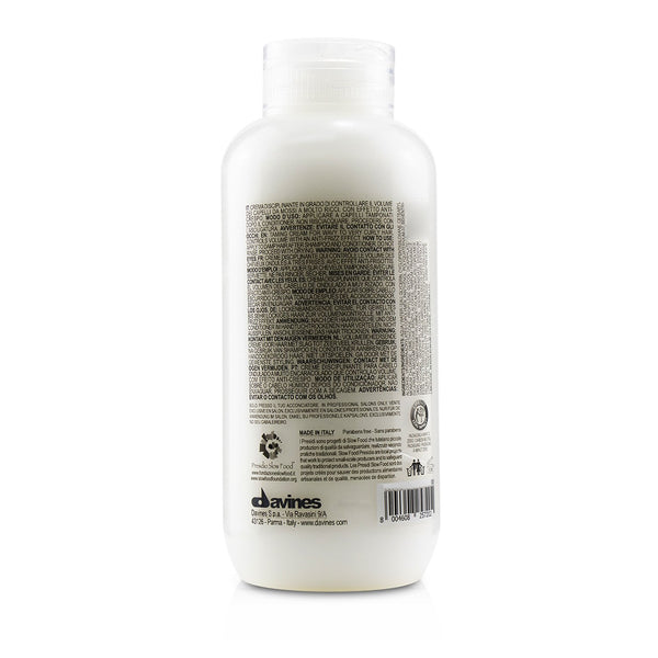 Davines Love Curl Controller (Lovely Curl Taming Relaxing Cream For Wavy to Very Curly Hair)  150ml/5.07oz